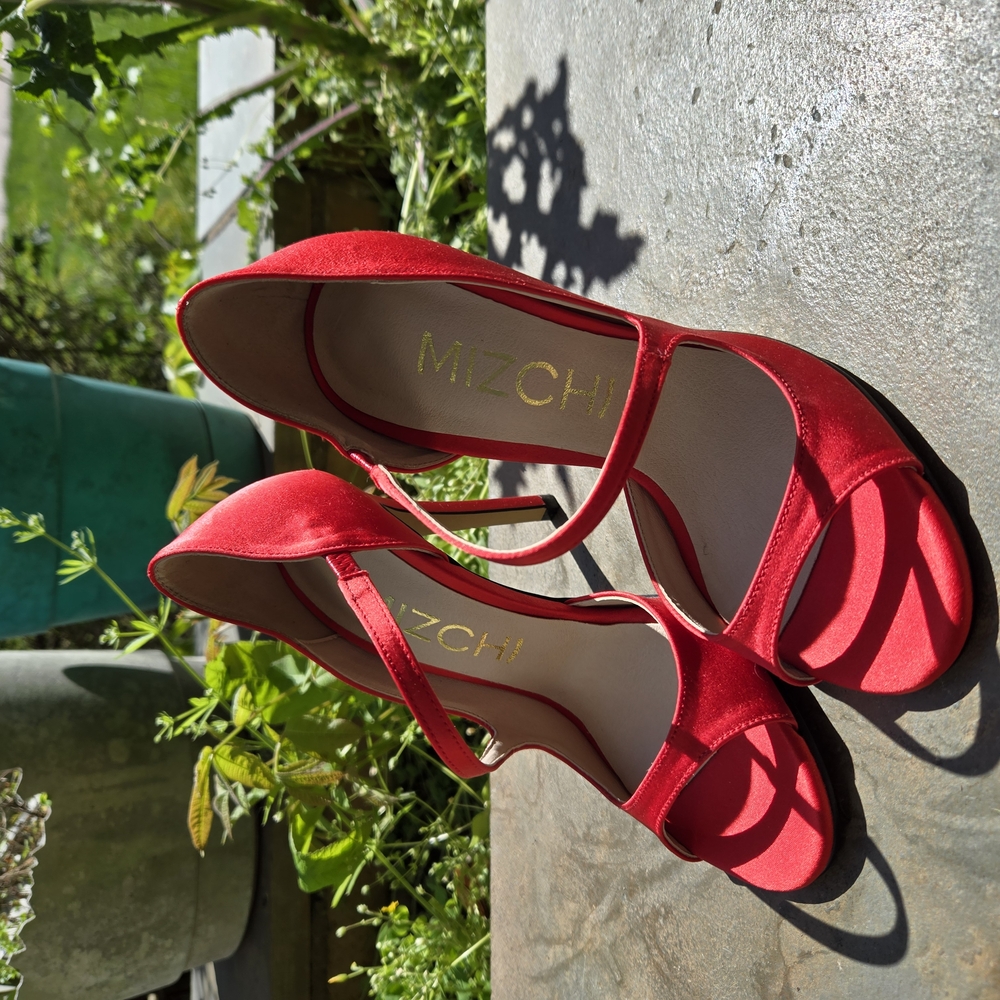 Never Worn Size US 2 Red Satin Heels From MIZCHI Pretty Small Shoes